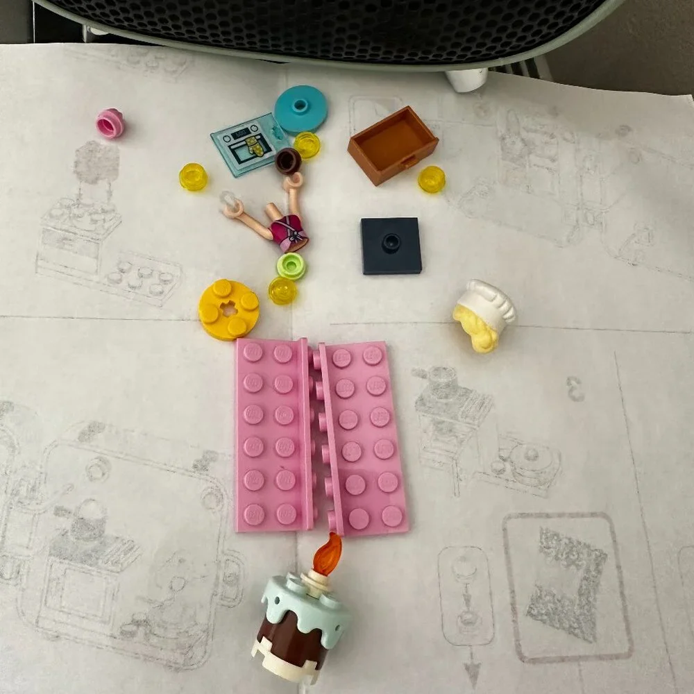 LEGO FRIENDS: Stephanie's Play Cube (41401) Incomplete Pieces Only‎